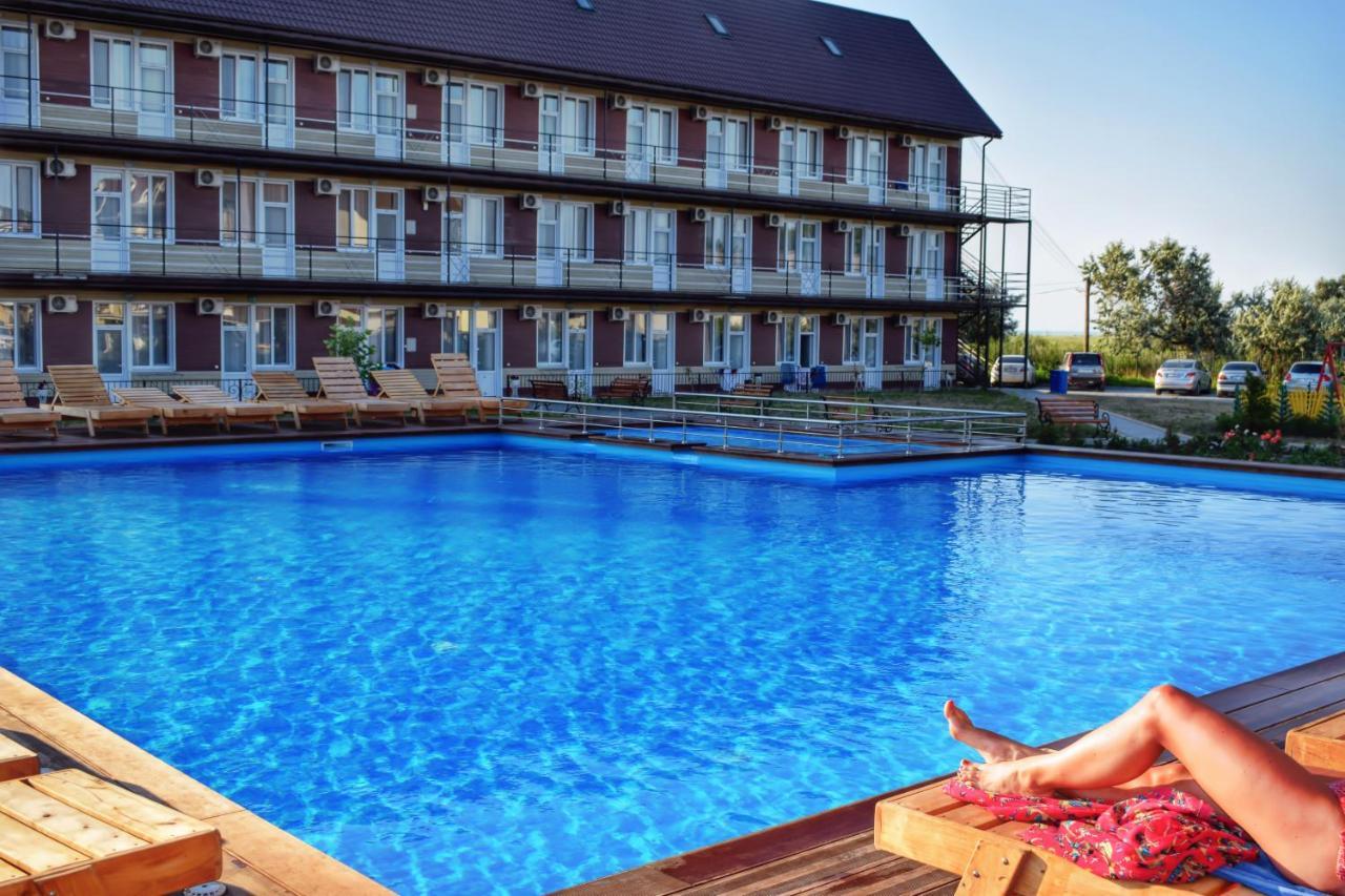 Hotel Baza Otdykha Jules Verne Satoka Exterior foto